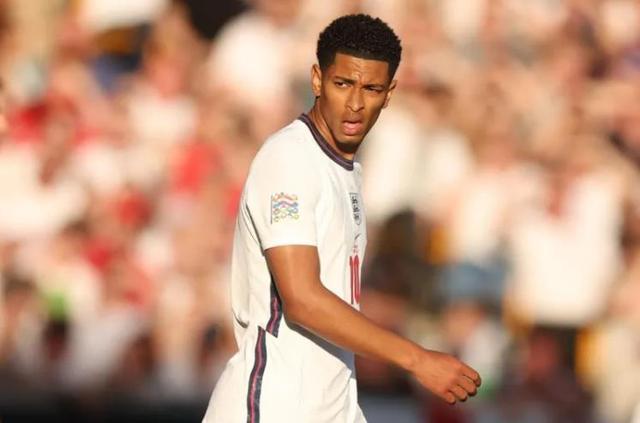 活塞客场大胜取得12连胜，终结对阵雄鹿五连败