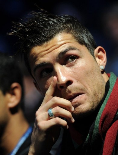 里夫斯：詹姆斯是历史级别的传球手，总在用最正确的方式打球